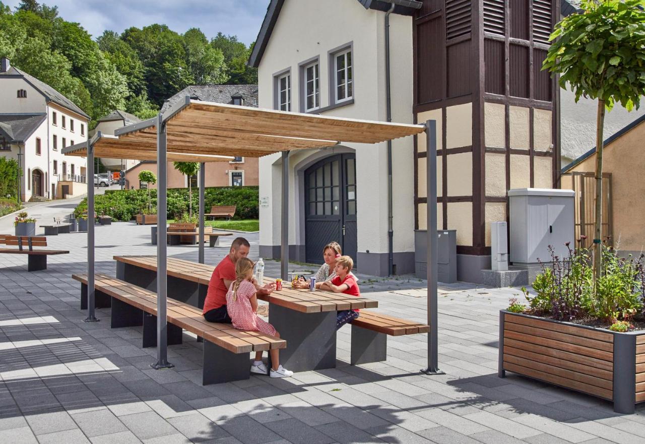 Hotel-Restaurant Beim Schlass Wiltz Exterior foto